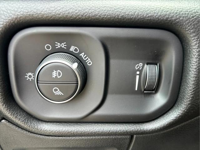 2026 Ram 1500 Express Crew Cab 4x4 57 Box
