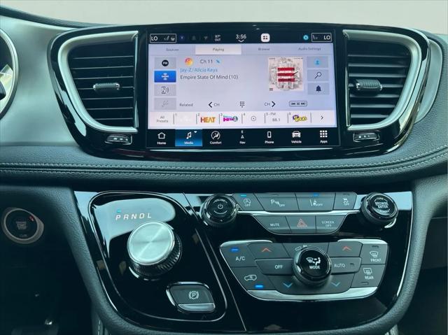 2027 Chrysler Pacifica Limited AWD