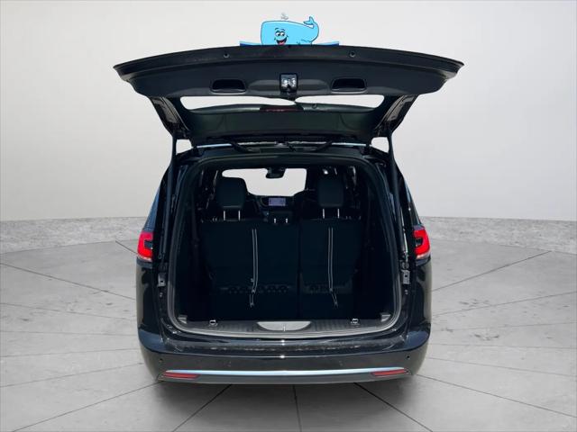 2027 Chrysler Pacifica Limited AWD
