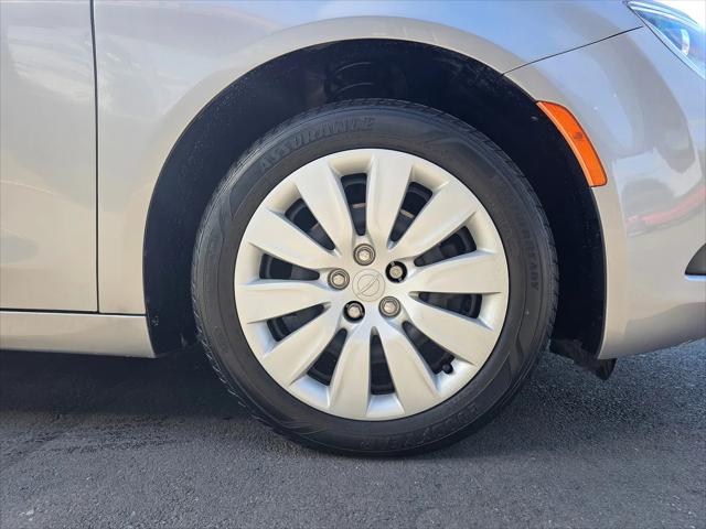 2016 Chrysler 200 LX