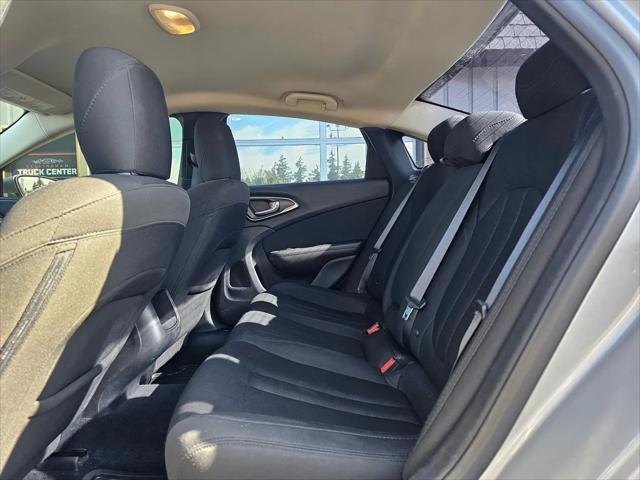 2016 Chrysler 200 LX