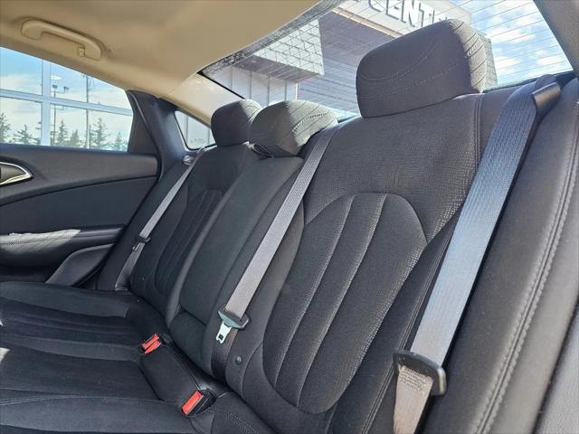 2016 Chrysler 200 LX