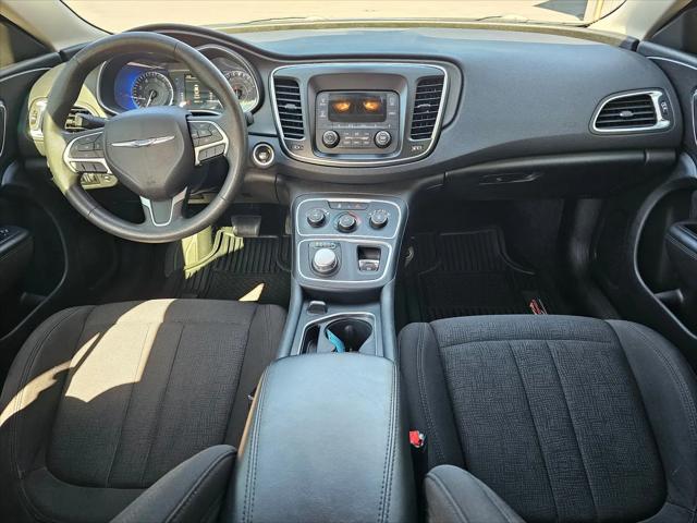 2016 Chrysler 200 LX