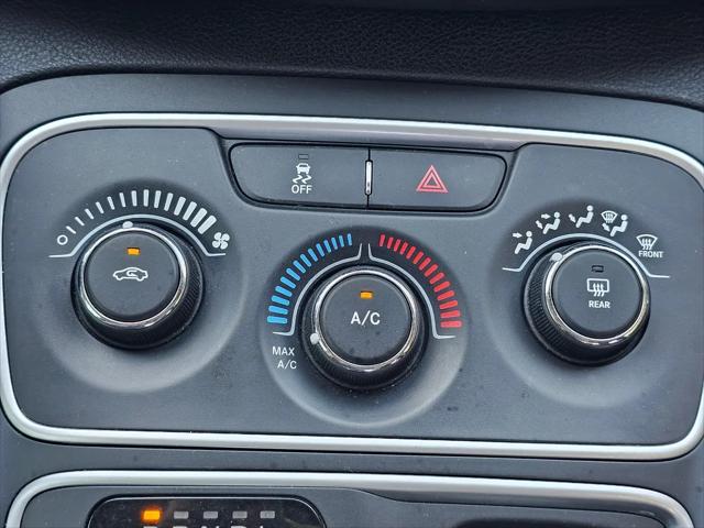 2016 Chrysler 200 LX
