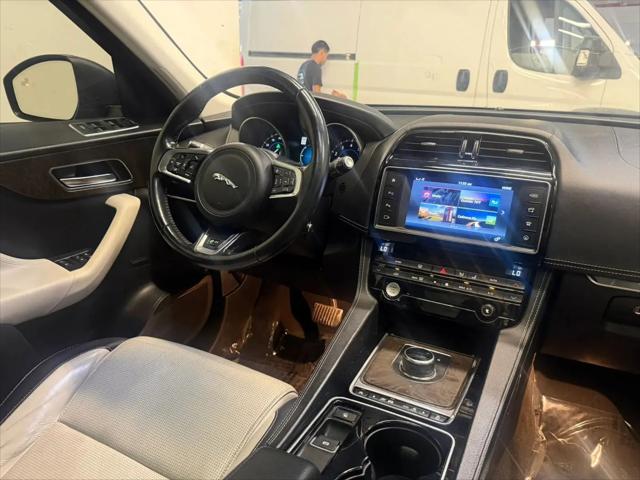2017 Jaguar F-PACE 35t R-Sport