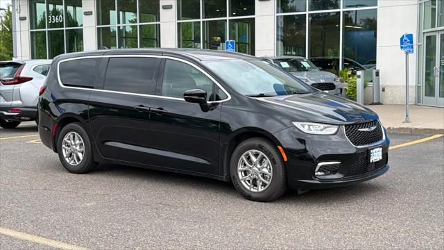 2025 Chrysler Pacifica Select for sale in White Bear Lake, MN