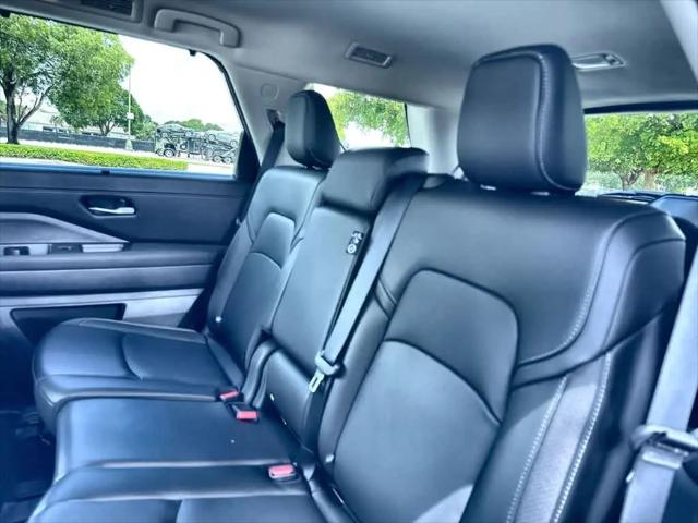 2025 Nissan Pathfinder SL 4WD