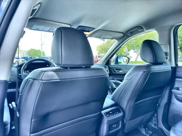 2025 Nissan Pathfinder SL 4WD