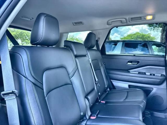 2025 Nissan Pathfinder SL 4WD