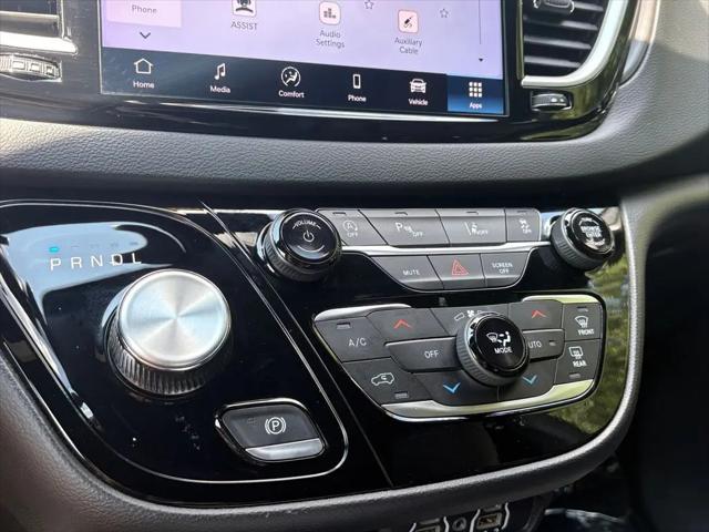 2025 Chrysler Pacifica Select