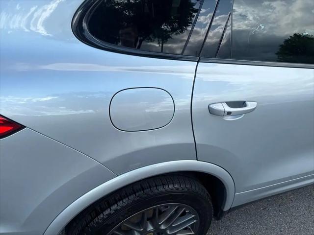2017 Porsche Cayenne Platinum Edition