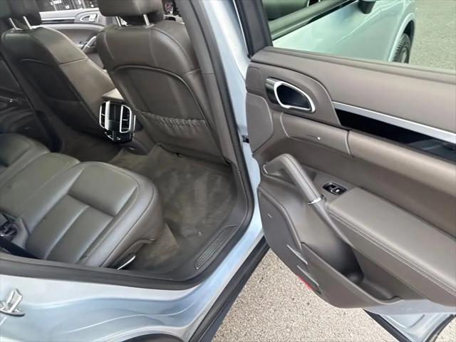 2017 Porsche Cayenne Platinum Edition