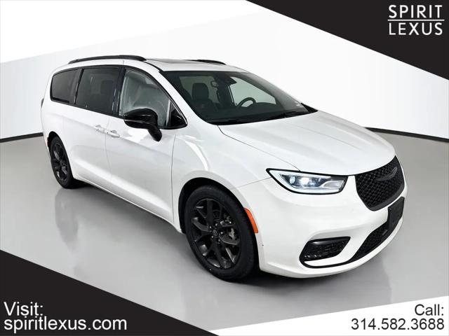 2025 Chrysler Pacifica Limited for sale in St. Louis, MO