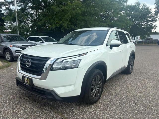 2022 Nissan Pathfinder SV 4WD for sale in Burnsville, MN