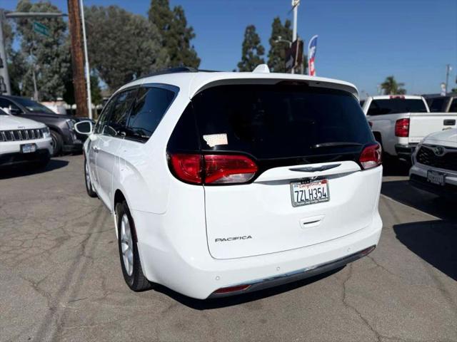 2017 Chrysler Pacifica Touring-L