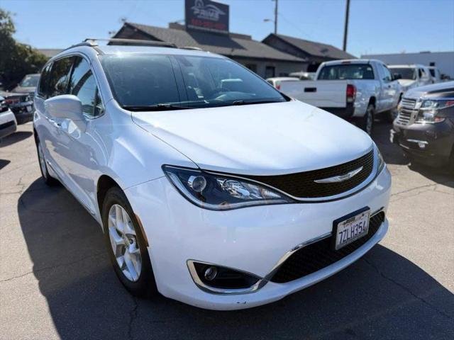 2017 Chrysler Pacifica Touring-L