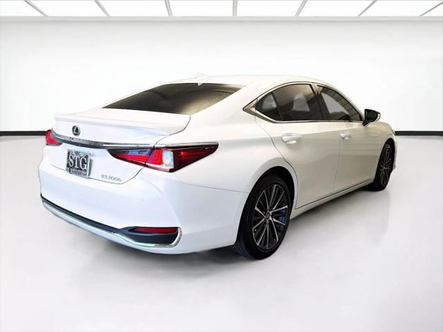 2025 Lexus ES 300h 300h