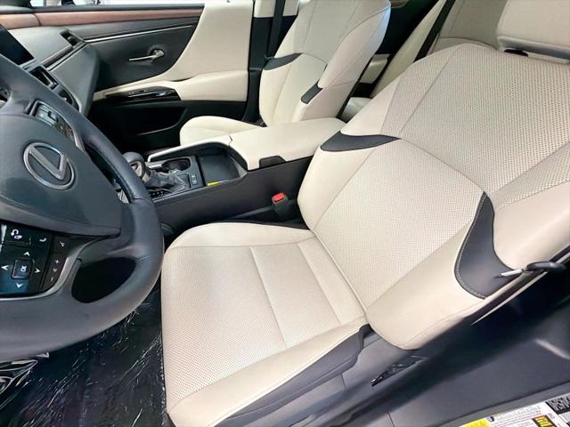 2025 Lexus ES 300h 300h