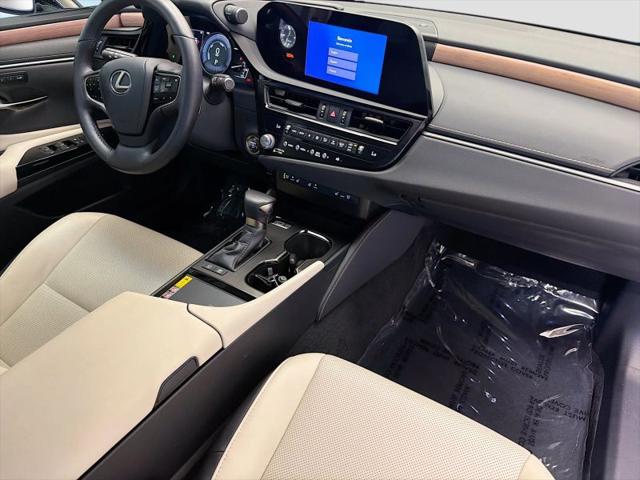 2025 Lexus ES 300h 300h