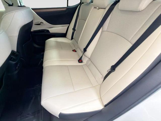 2025 Lexus ES 300h 300h
