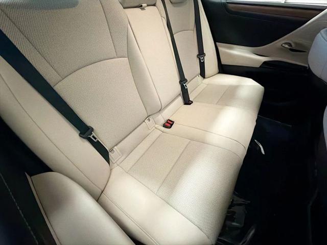 2025 Lexus ES 300h 300h