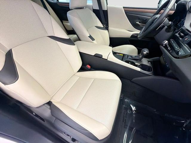 2025 Lexus ES 300h 300h