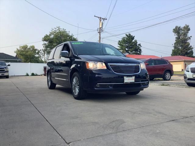 2015 Chrysler Town & Country Touring-L for sale in Washington, IL
