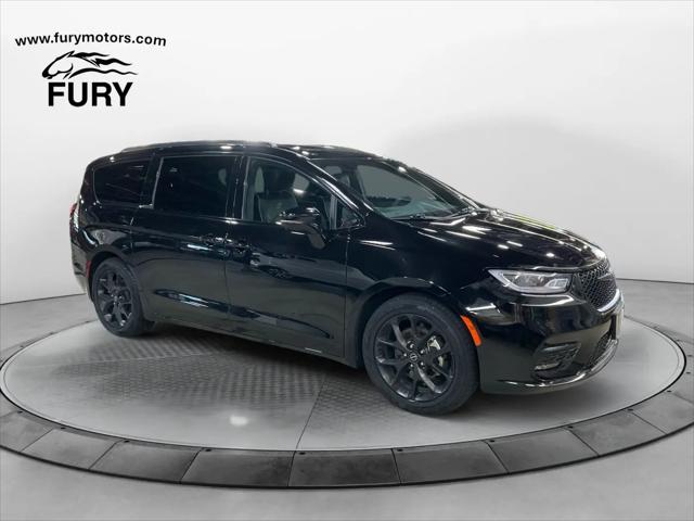 2025 Chrysler Pacifica Limited for sale in South St. Paul, MN