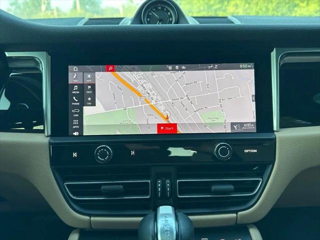 2022 Porsche Macan Macan