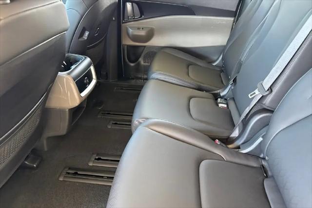 2027 Kia Carnival LXS