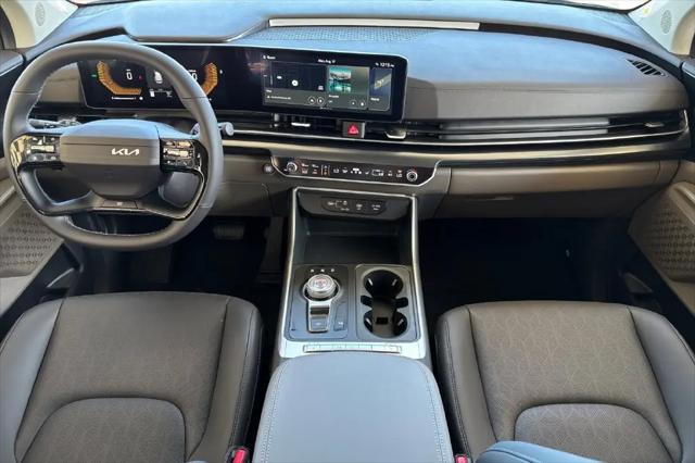 2027 Kia Carnival LXS