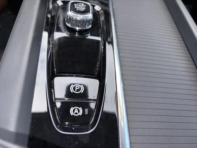 2024 Volvo S60 B5 Core Dark Theme