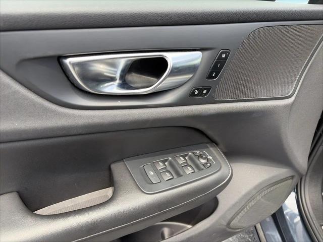2024 Volvo S60 B5 Core Dark Theme