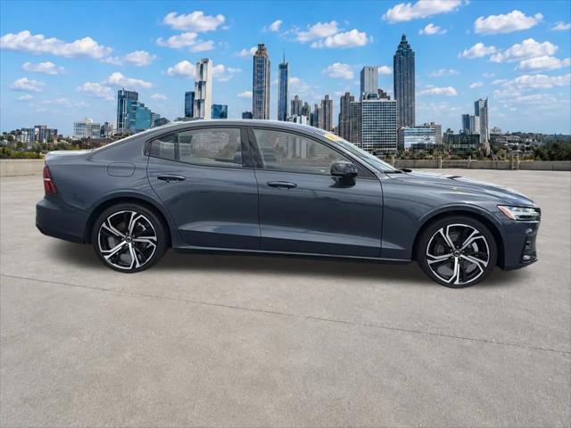 2024 Volvo S60 B5 Core Dark Theme