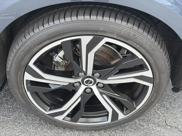 2024 Volvo S60 B5 Core Dark Theme