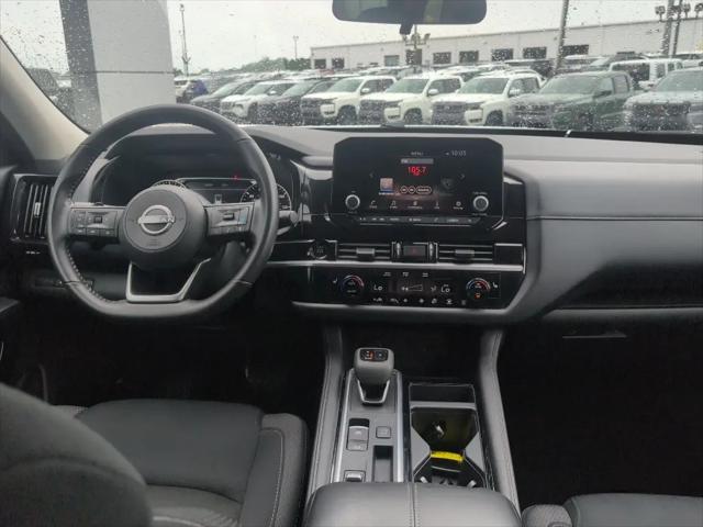 2025 Nissan Pathfinder SV FWD