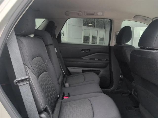 2025 Nissan Pathfinder SV FWD