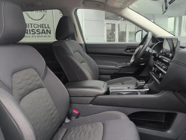 2025 Nissan Pathfinder SV FWD