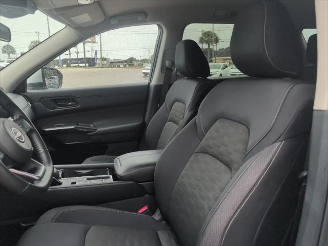 2025 Nissan Pathfinder SV FWD