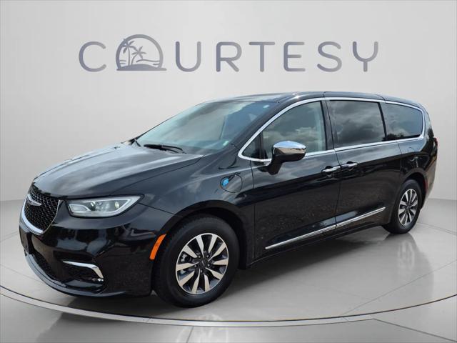 2023 Chrysler Pacifica Hybrid Limited for sale in Tampa, FL