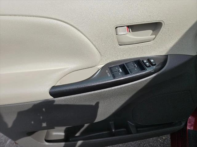 2011 Toyota Sienna LE V6