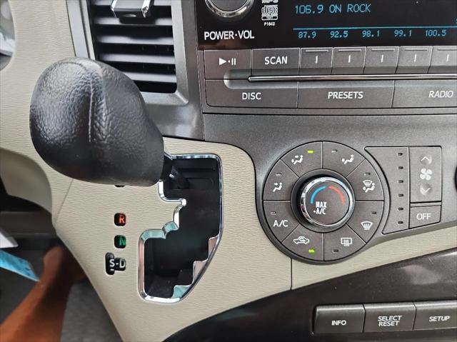 2011 Toyota Sienna LE V6