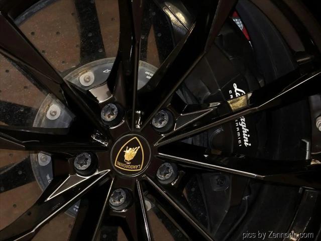 2020 Lamborghini Urus Standard