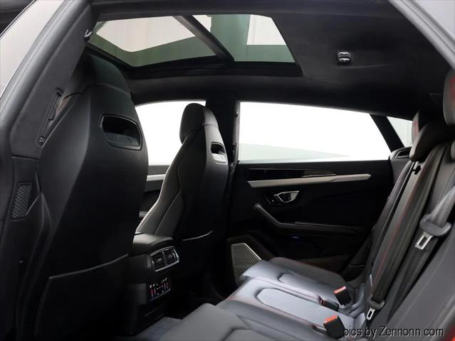 2020 Lamborghini Urus Standard