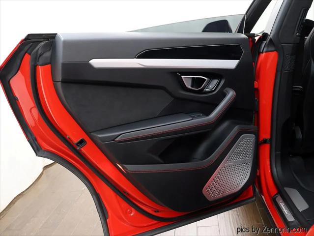2020 Lamborghini Urus Standard