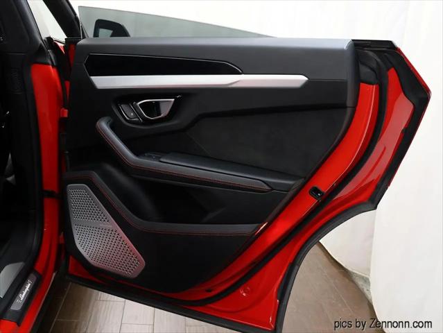 2020 Lamborghini Urus Standard