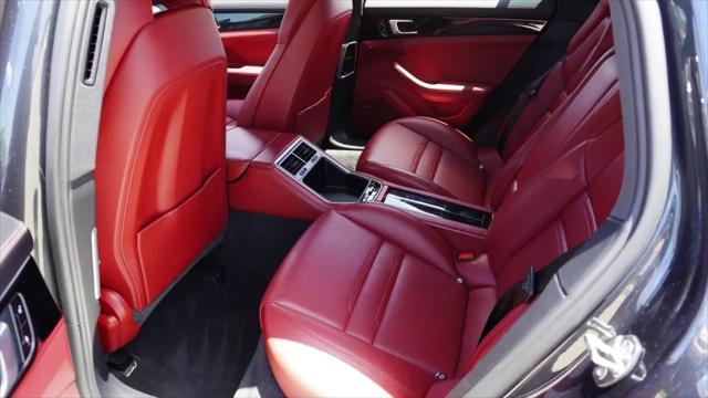 2018 Porsche Panamera 4
