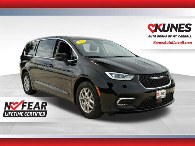 2024 Chrysler Pacifica Touring L for sale in Mount Carroll, IL