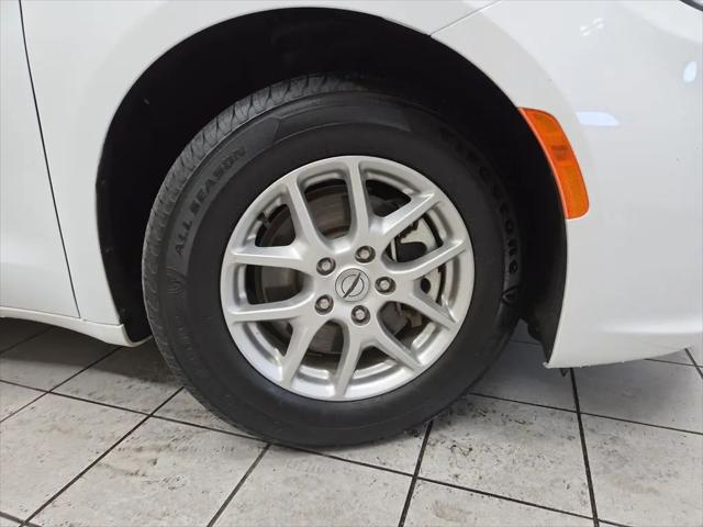 2025 Chrysler Pacifica Select