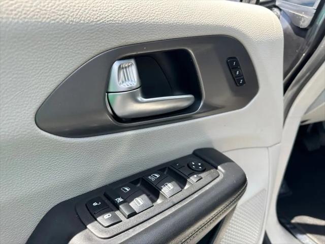 2022 Chrysler Pacifica Touring L